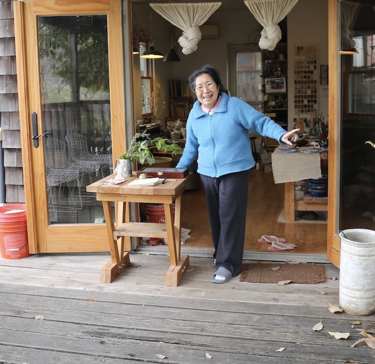 エントランスの洋子